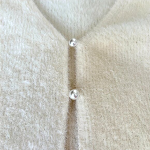 Abercrombie & Fitch Fuzzy Pearl Button Cream Cropped Cardigan XS Soft Knit - Picture 6 of 7